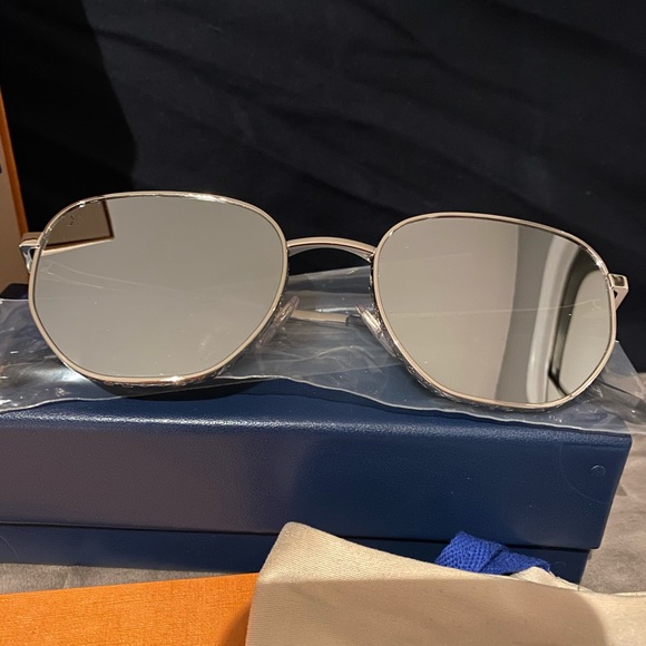 lv catch round sunglasses